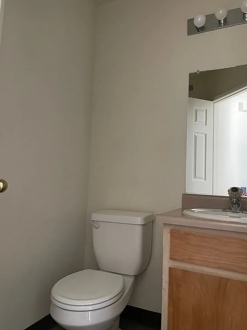 1072 Burton Drive — Photo 4