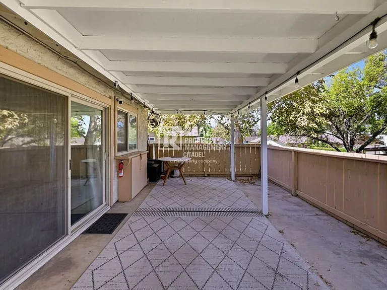 1027 E Palm Ave — Photo 32