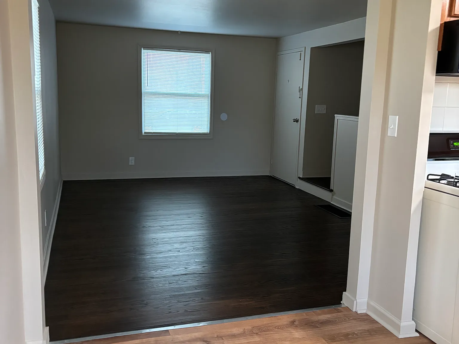 2 bed, 900 sqft, $1,300 — Photo 4
