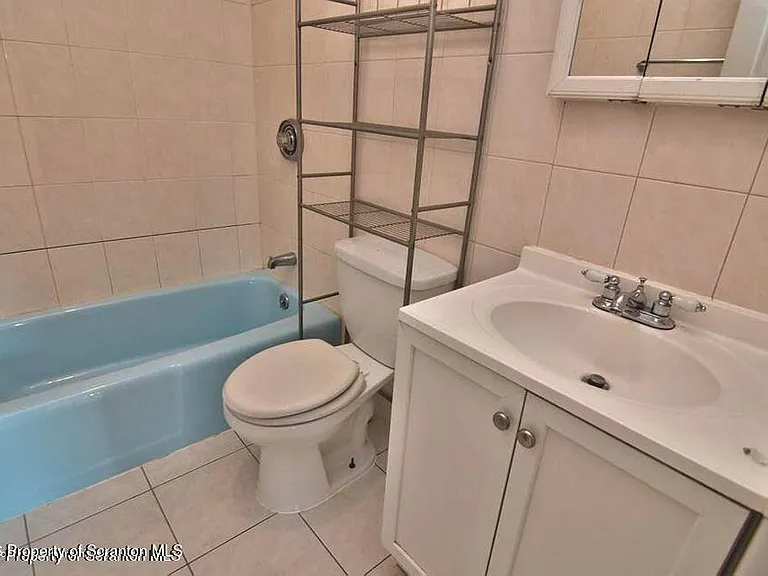 533 Quincy Ave — Photo 20