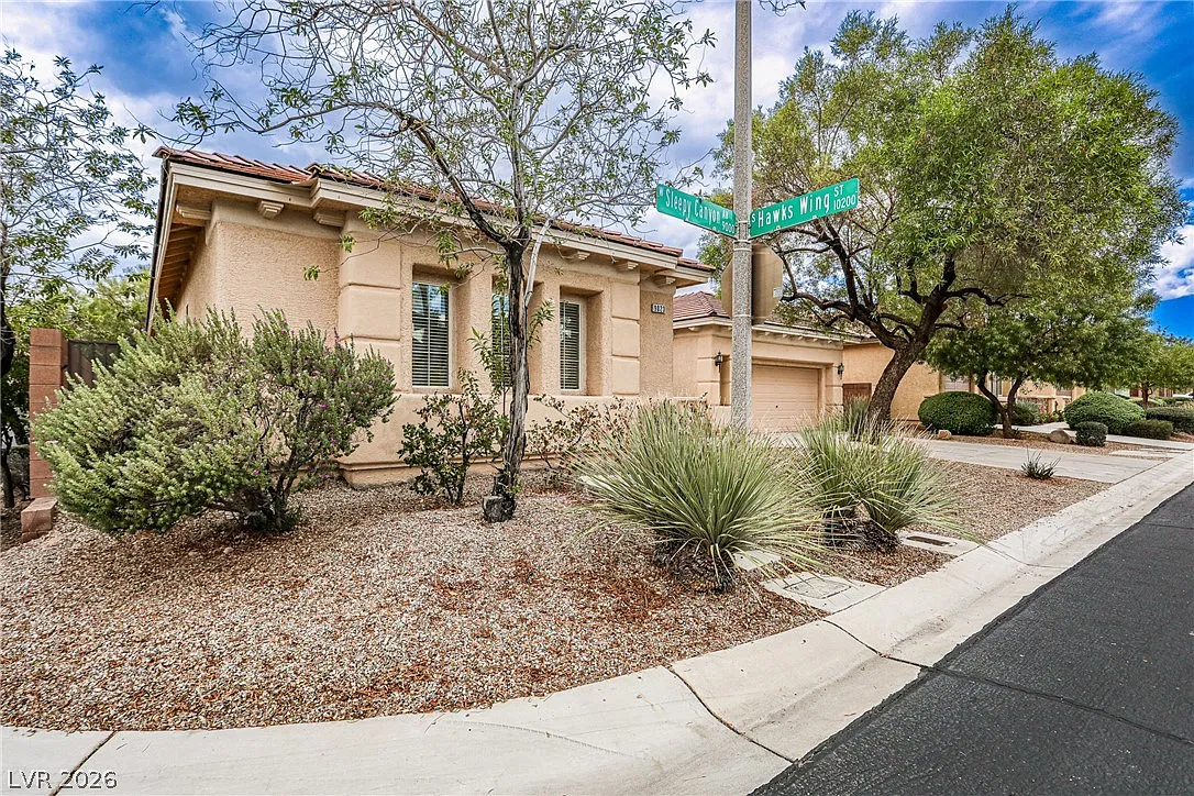 3 bed, 3.0 bath, 2556 sqft, $2,700 — Photo 4