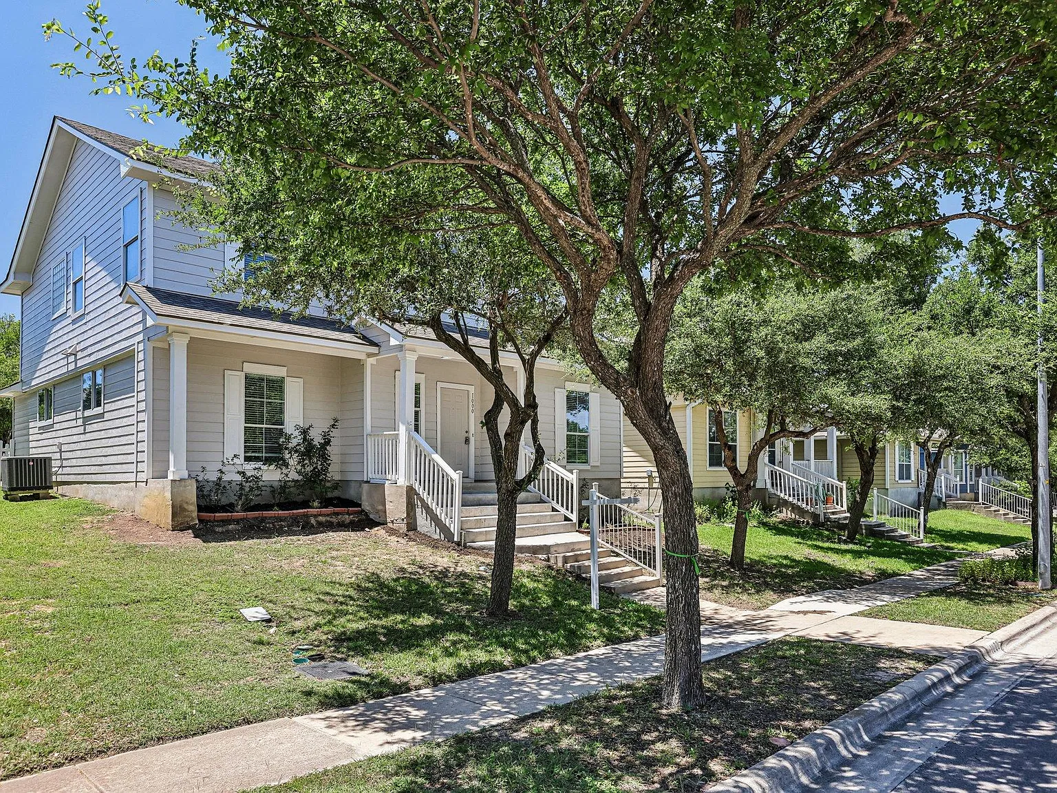 3 bed, 2.5 bath, 2390 sqft, $2,095 — Photo 4
