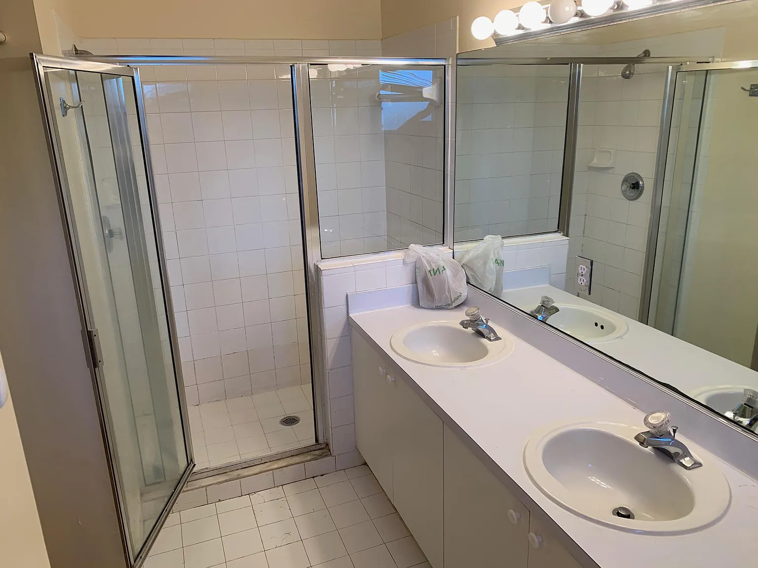 4 bed, 2.5 bath, 1956 sqft, $3,200 — Photo 3