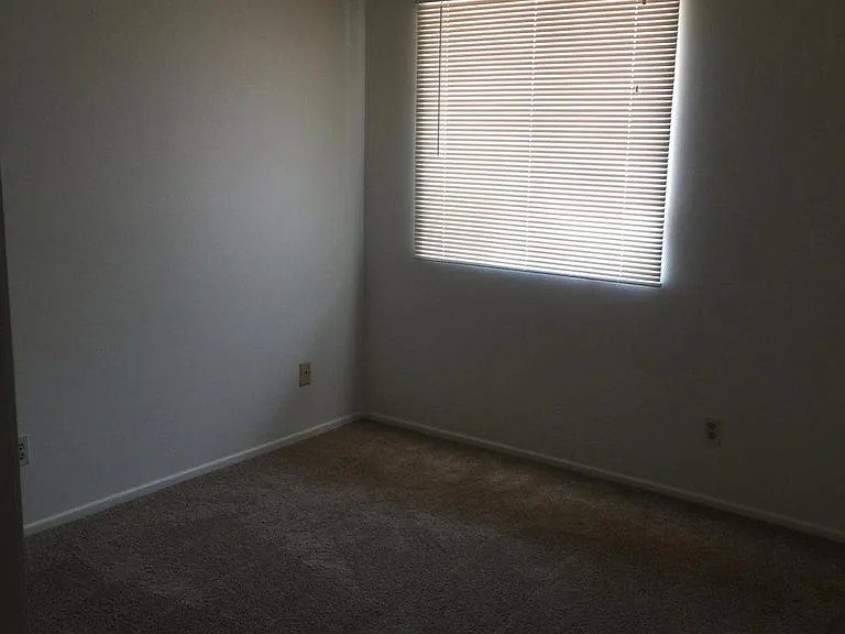 3945 W Mission Ln — Photo 15