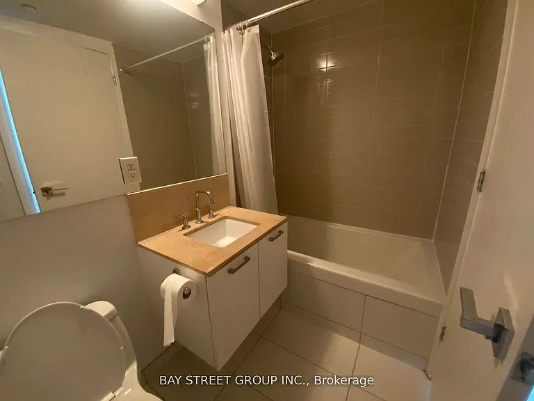 42 Charles St E #401 — Photo 13