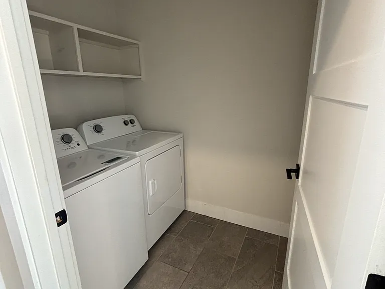 195 Queen St #1 — Photo 2