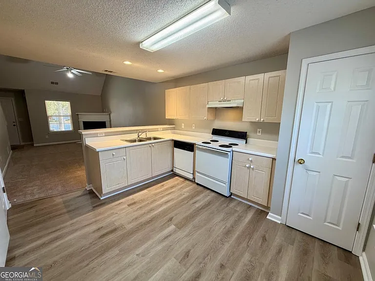 15 Lakeside Cir — Photo 7