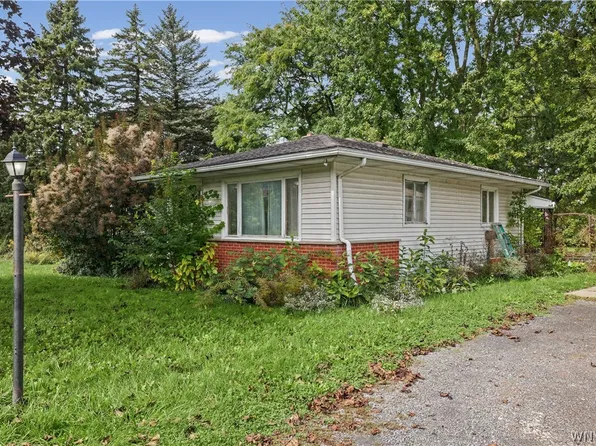 8435 Rochester Rd, Gasport, NY 14067