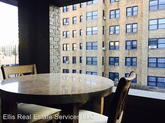 2nd image of 708 W 48th St APT 202