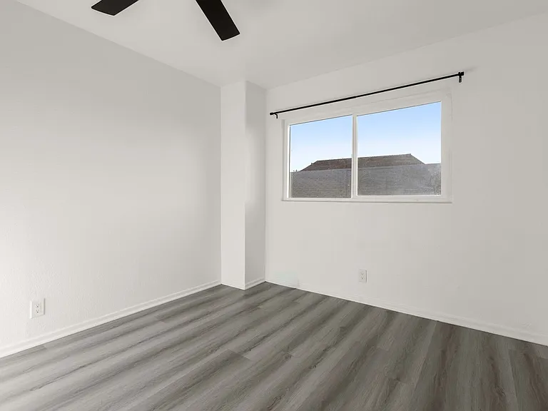 (Ar/Jo/Em:C) 1040 W. 91st Street — Photo 15