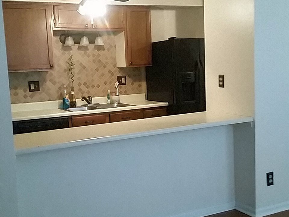 Kitchen & breakfast bar