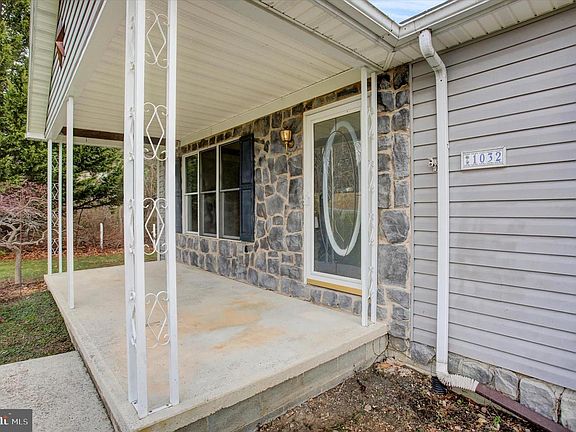 4th image of 1032 Upland Dr