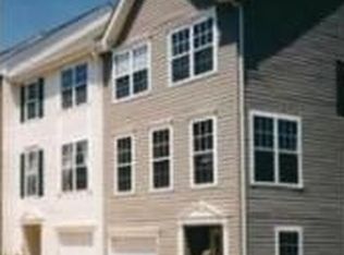 45541 Lakemont Sq, Sterling, VA 20165