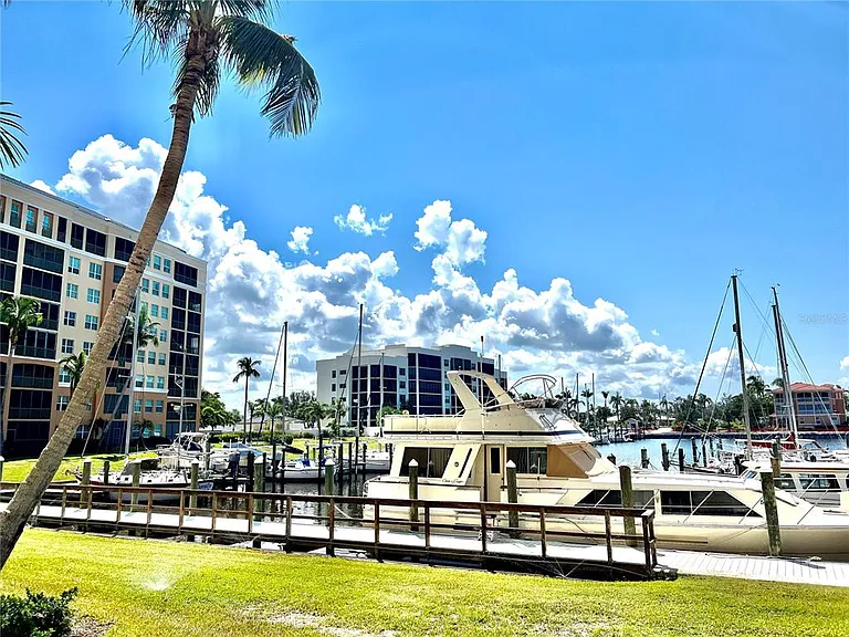 2060 Matecumbe Key Rd #2105 — Photo 20