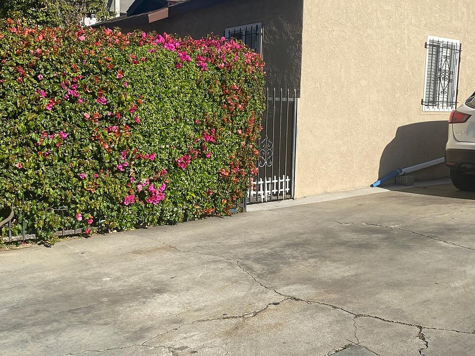 1st image of 3942 W 107th St