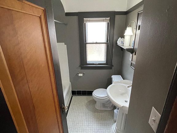 Upper Unit - Bathroom