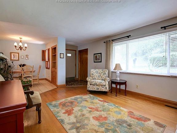 4th image of 921 Churchill Cir