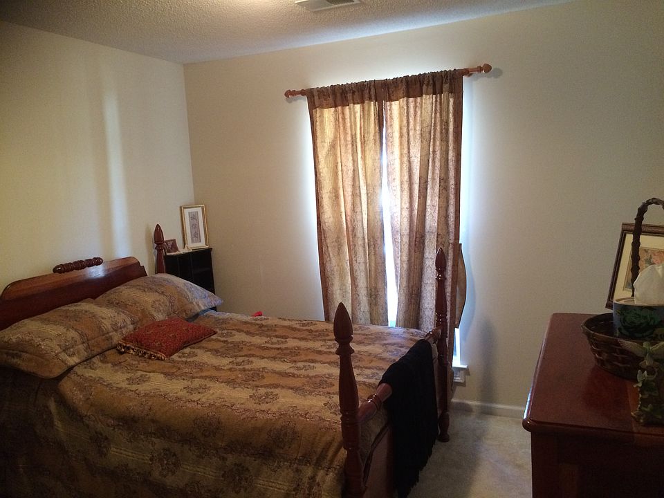 Bedroom w/ Full size bed