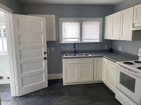 5th image of 3332 Ashland Ave