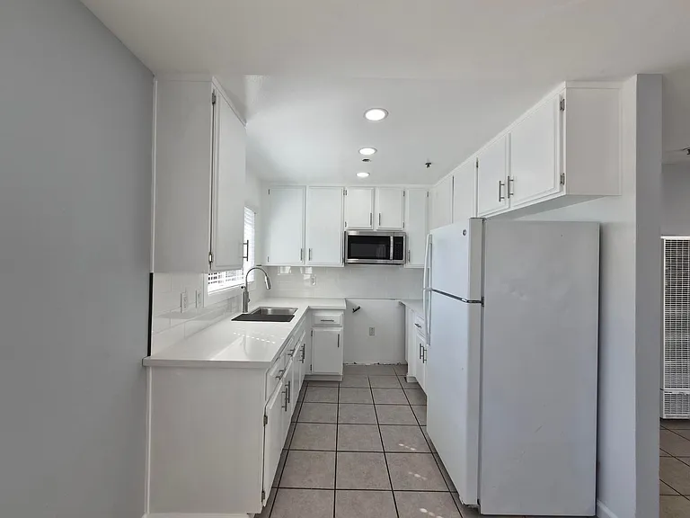 4311-4313 Toland Way — Photo 11