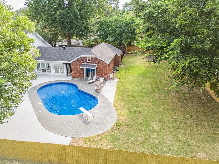 1020 W Matthews Ave — Photo 25