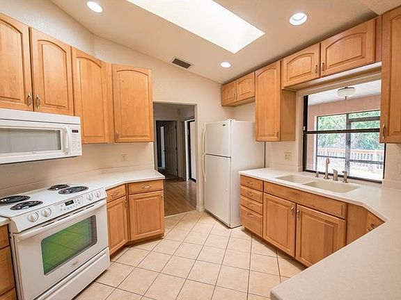 2nd image of 3718 Palm Dr