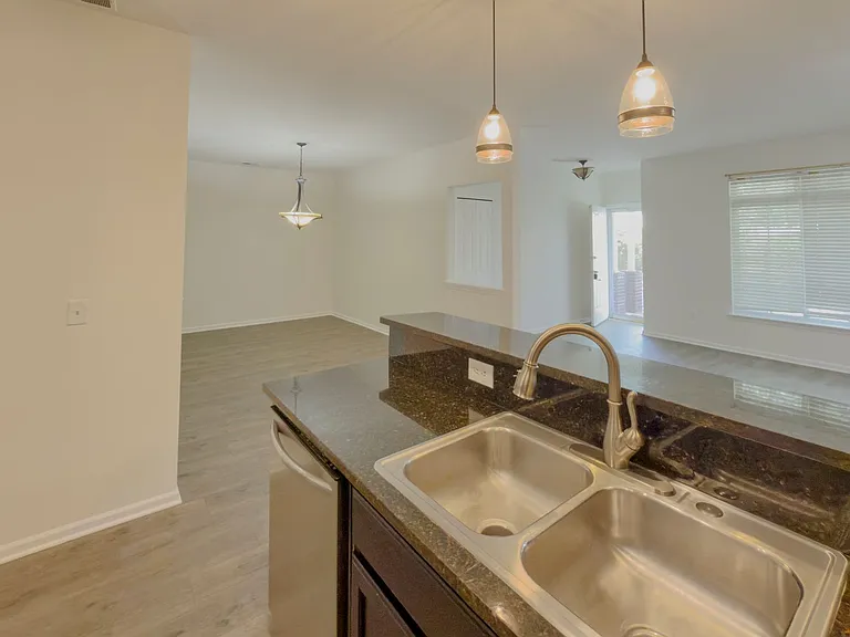 5637 Twin Oaks Dr — Photo 10