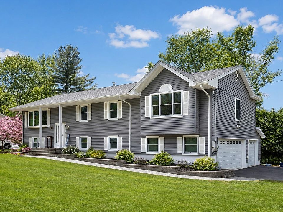 1st image of 6 Hemlock Lane