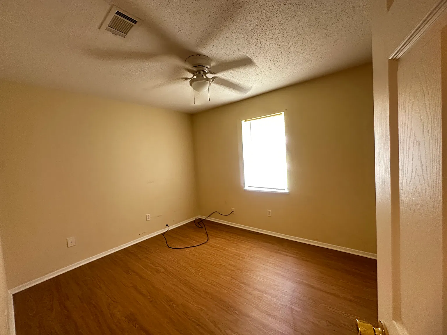 3 bed, 1.5 bath, 1000 sqft, $950 — Photo 2