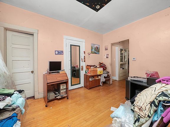 3rd image of 3714 W Cortland St