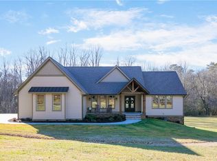 260 Towering Oaks Dr, Cleveland, GA 30528