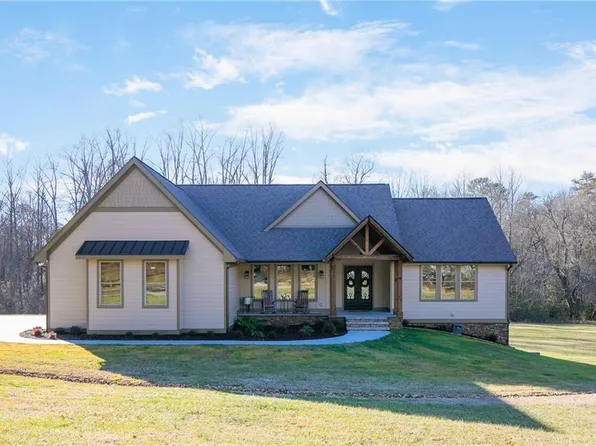 260 Towering Oaks Dr, Cleveland, GA 30528