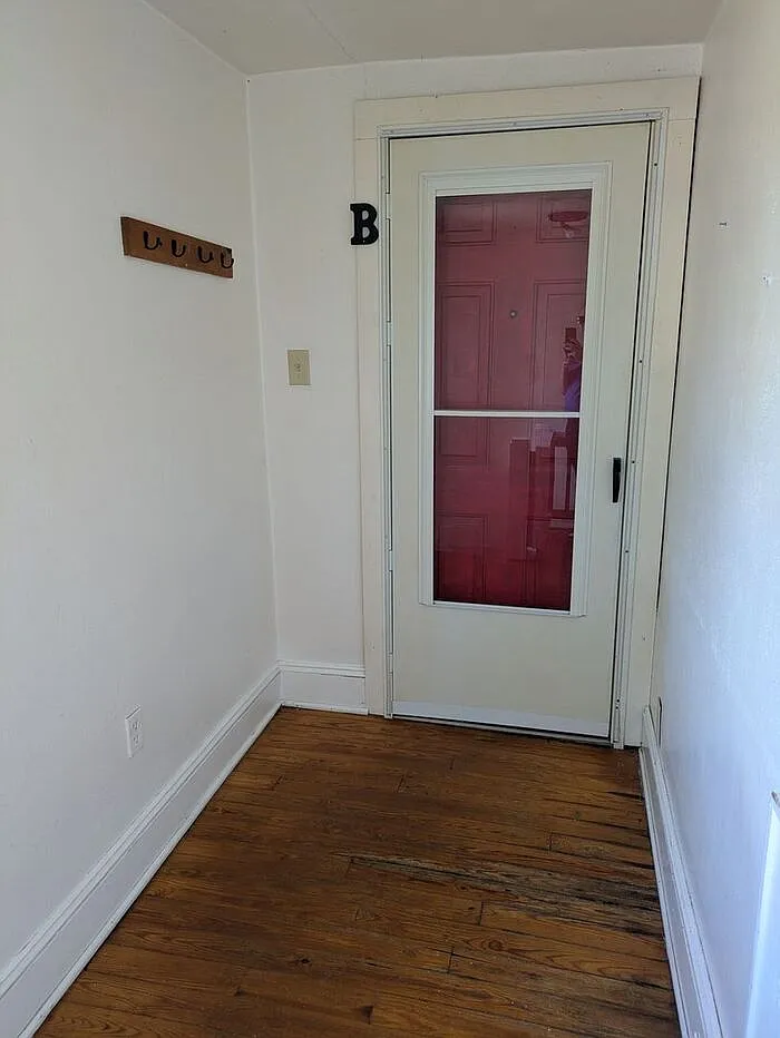 2 bed, 1.0 bath, 1093 sqft, $1,045 — Photo 3