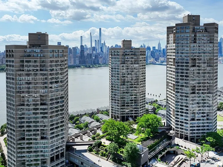 7004 Boulevard East #1-B — Photo 1