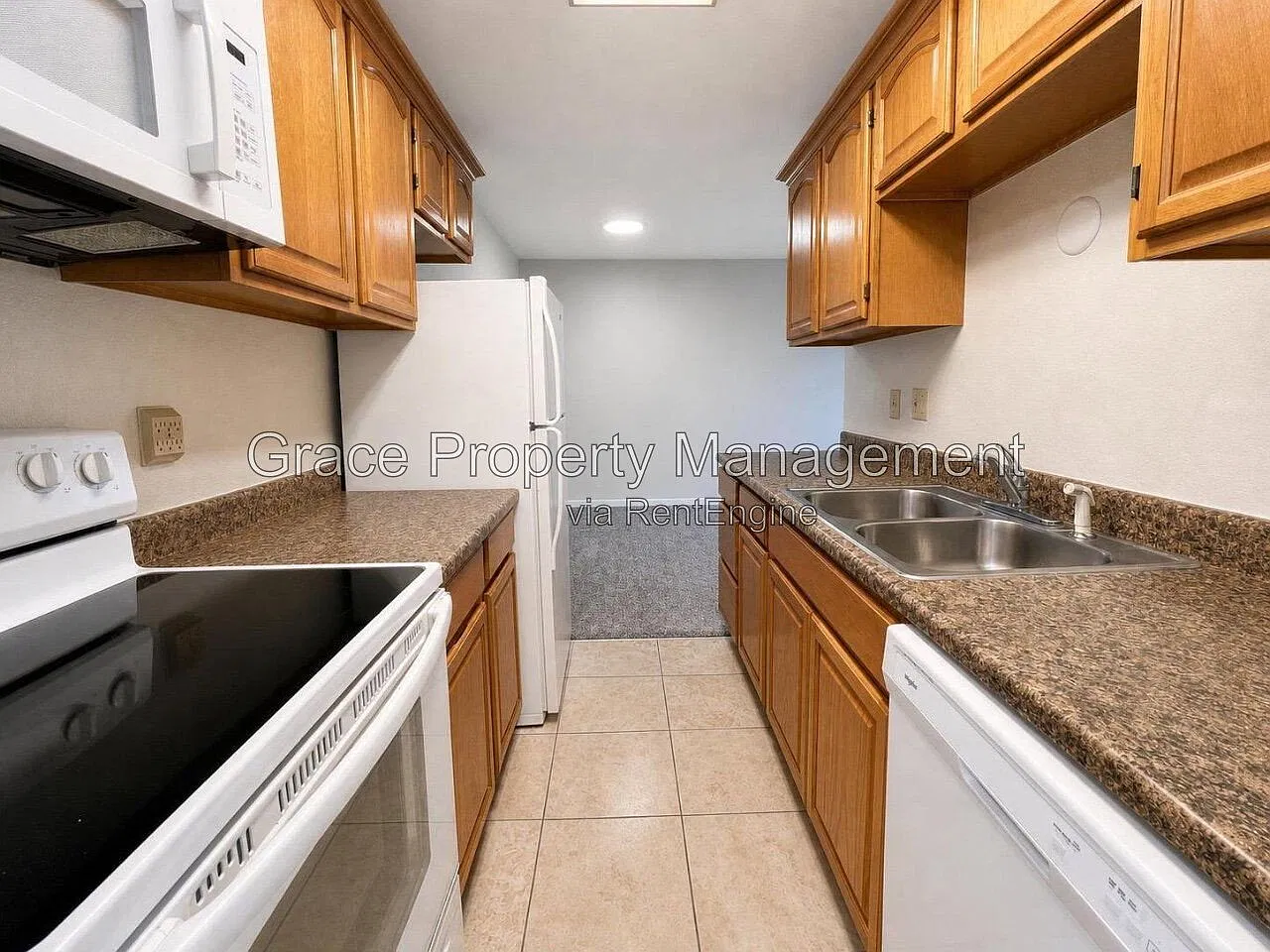 2 bed, 2.0 bath, 918 sqft, $1,525 — Photo 3