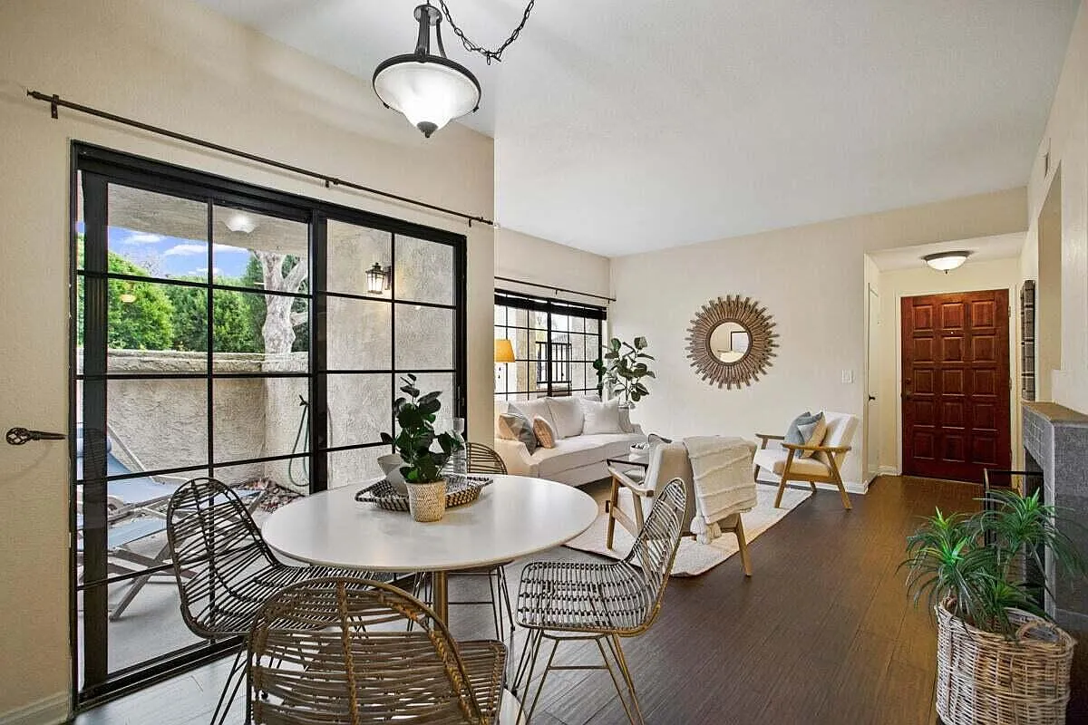 2 bed, 847 sqft, $3,995 — Photo 3