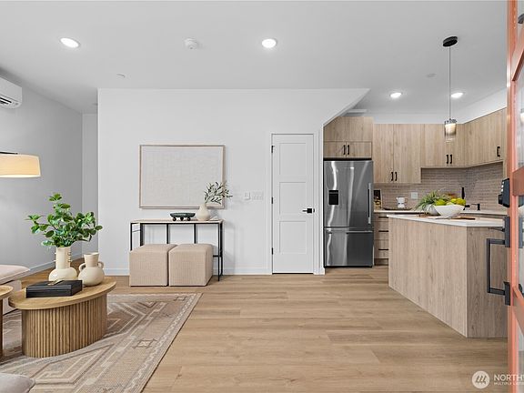 3rd image of 6538 A Latona Avenue NE