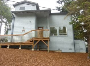 996 Parkview Dr, Brookings, OR