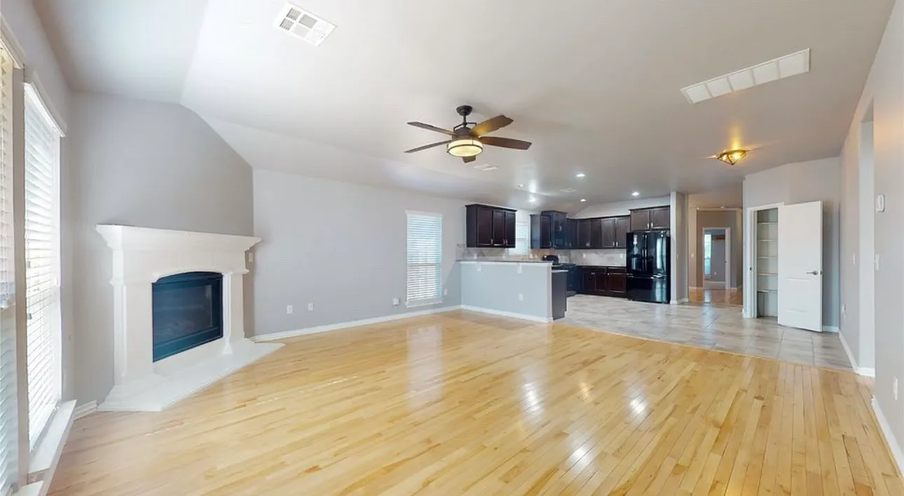 3 bed, 2045 sqft, $1,950 — Photo 4