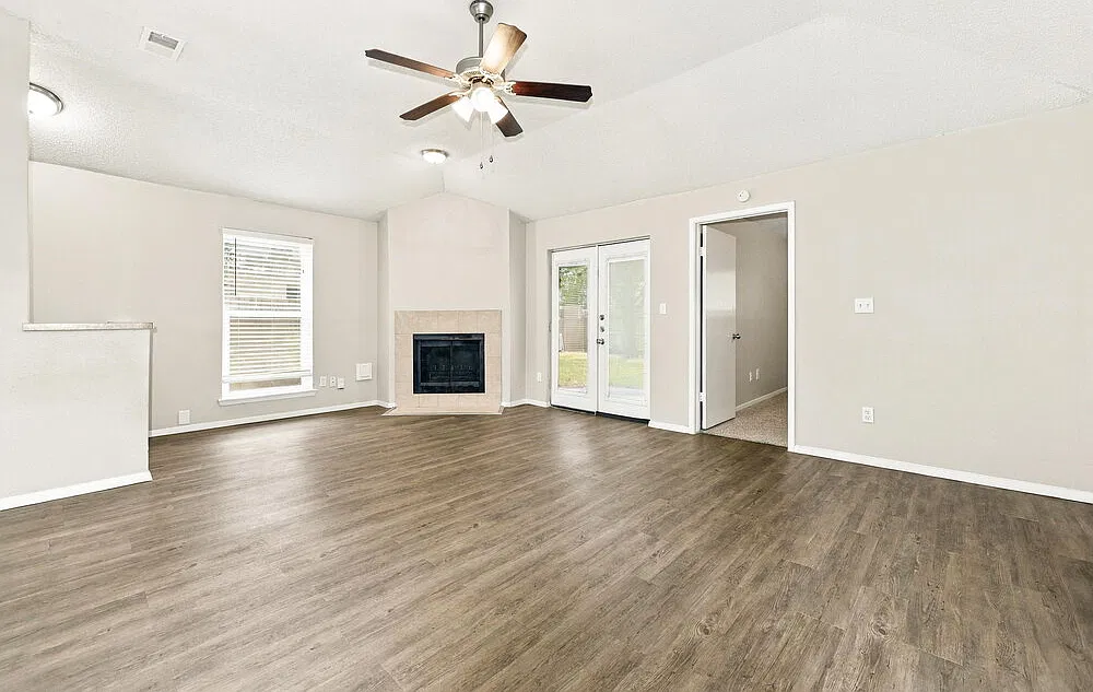 3 bed, 2.0 bath, 1499 sqft, $1,845 — Photo 3