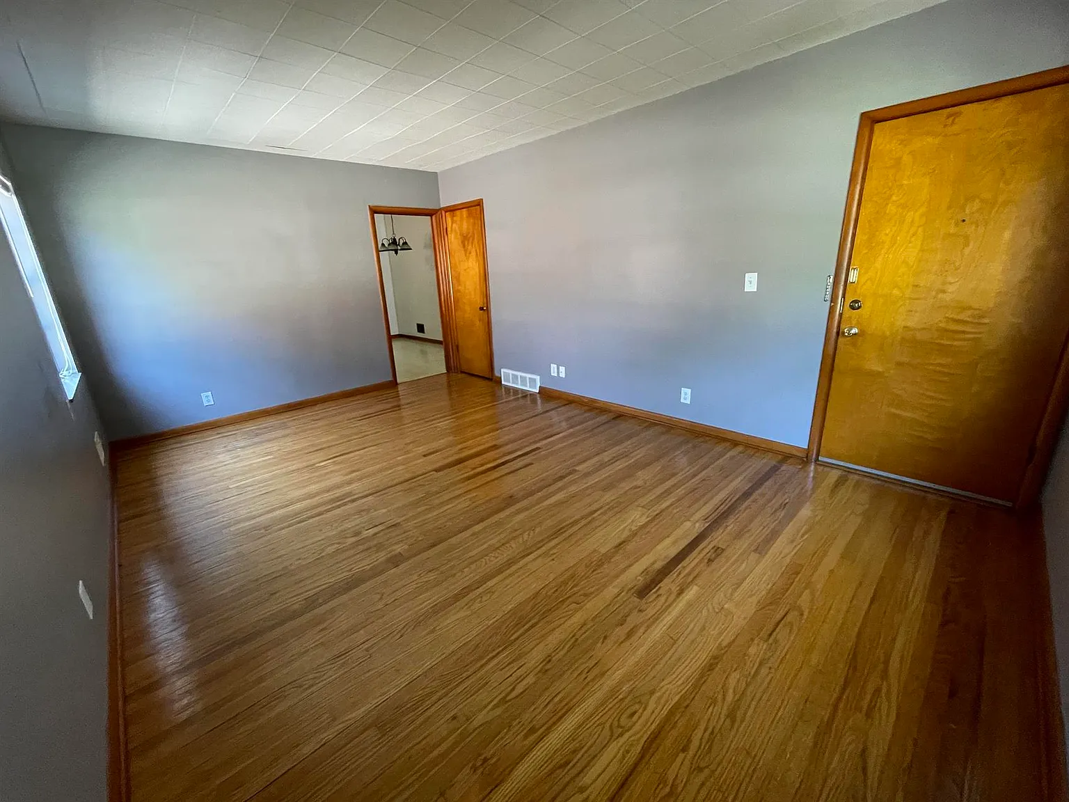 2 bed, $1,050 — Photo 2
