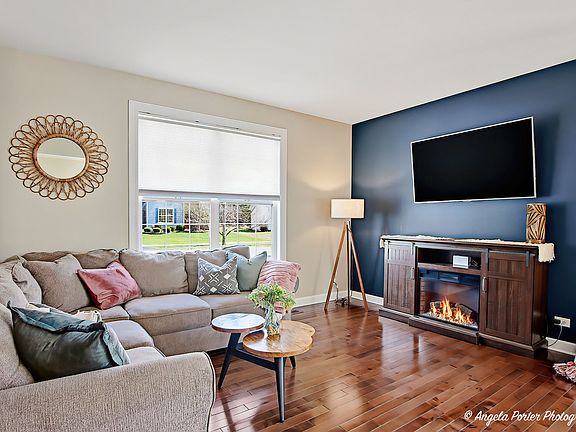 4th image of 2275 Walnut Glen Blvd