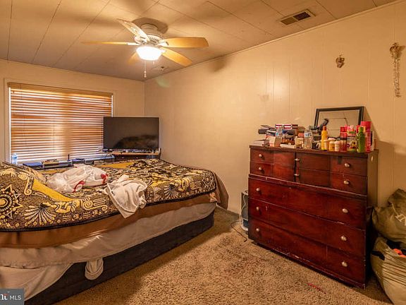5th image of 504 Elizabeth Ln