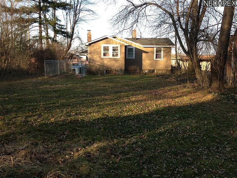 2nd image of 935 Lake Ave
