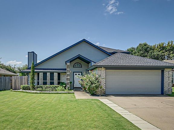 2nd image of 812 Castleview Dr