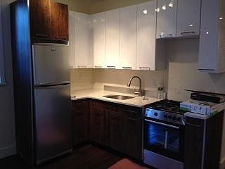 3rd image of 801 Saint Johns Pl APT 1R