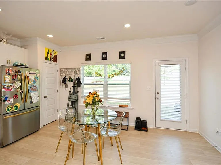 2610 Ravencliff Dr — Photo 11