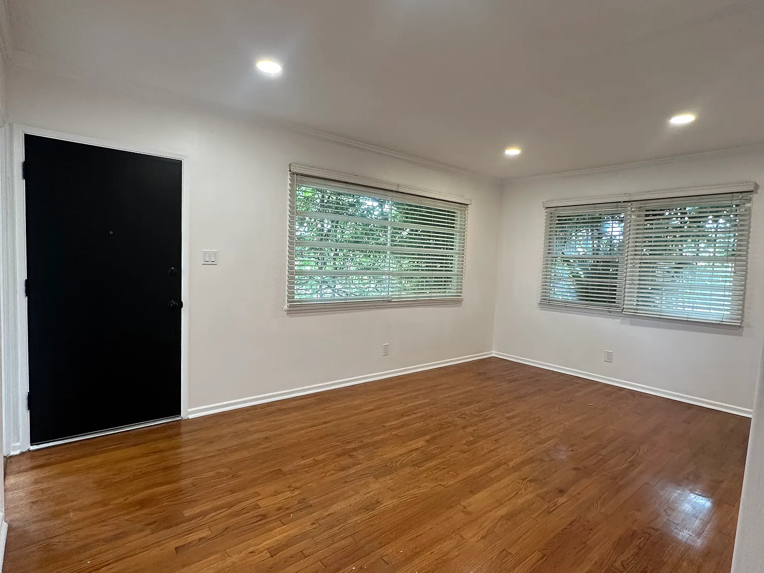 3 bed, 1200 sqft, $3,200 — Photo 2