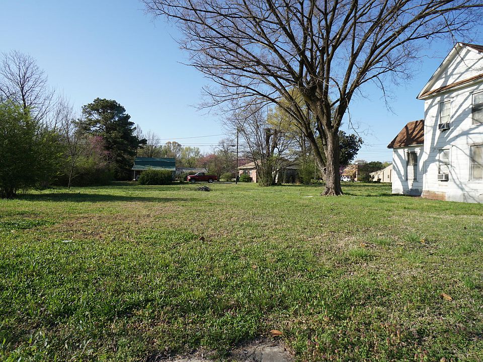 2nd image of 304 SE 1st St
