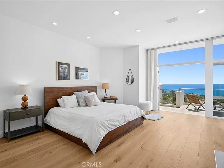 1061 Skyline Dr — Photo 16